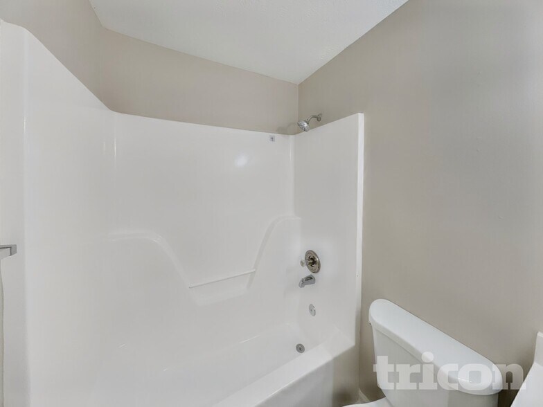 Building Photo - 673 Mable Dr