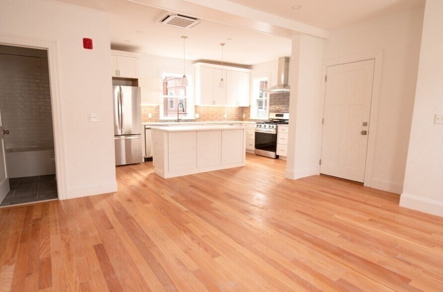 Building Photo - 41 Bromfield St