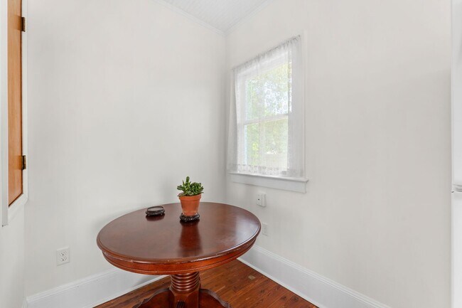 Building Photo - 1804 Tangerine St