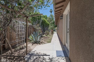 Building Photo - 730 Pine Ave