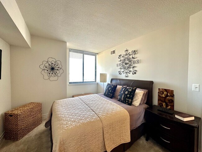 Building Photo - Fully Furnished Luxurious 2 Bedroom Condo ...