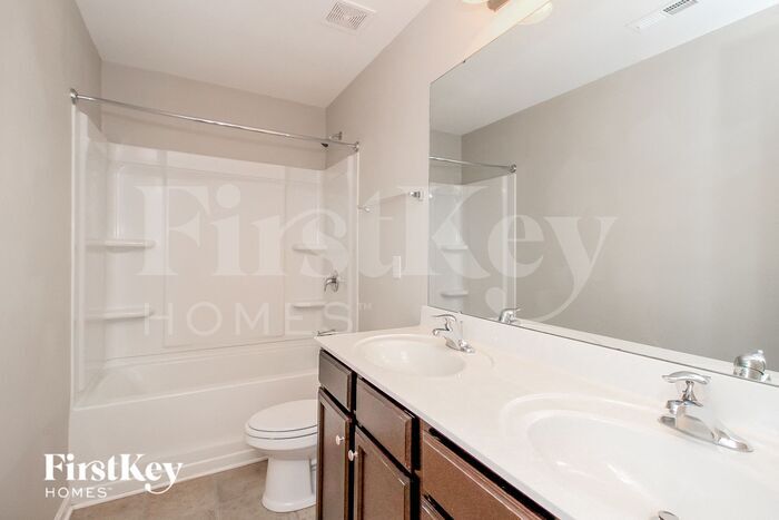 Building Photo - 1562 Welford Dr