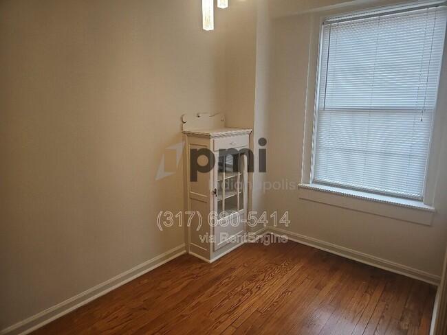 Building Photo - 1 W 28th St