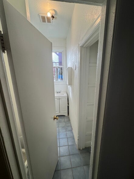 Building Photo - 256 W Florence Ave