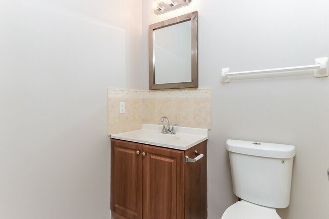 Building Photo - 1576 SW Pitts Ave