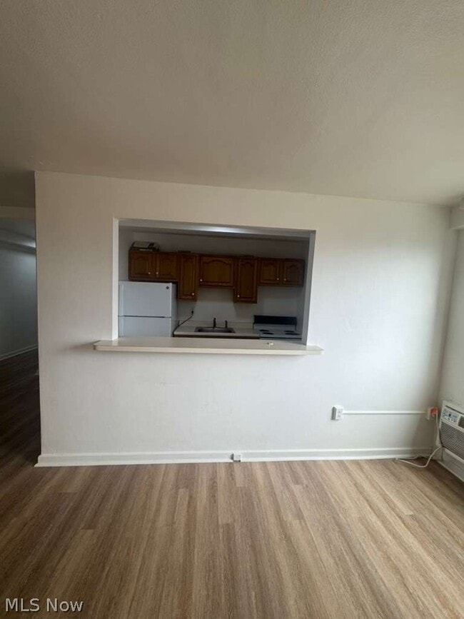 Building Photo - 11720 Edgewater Dr
