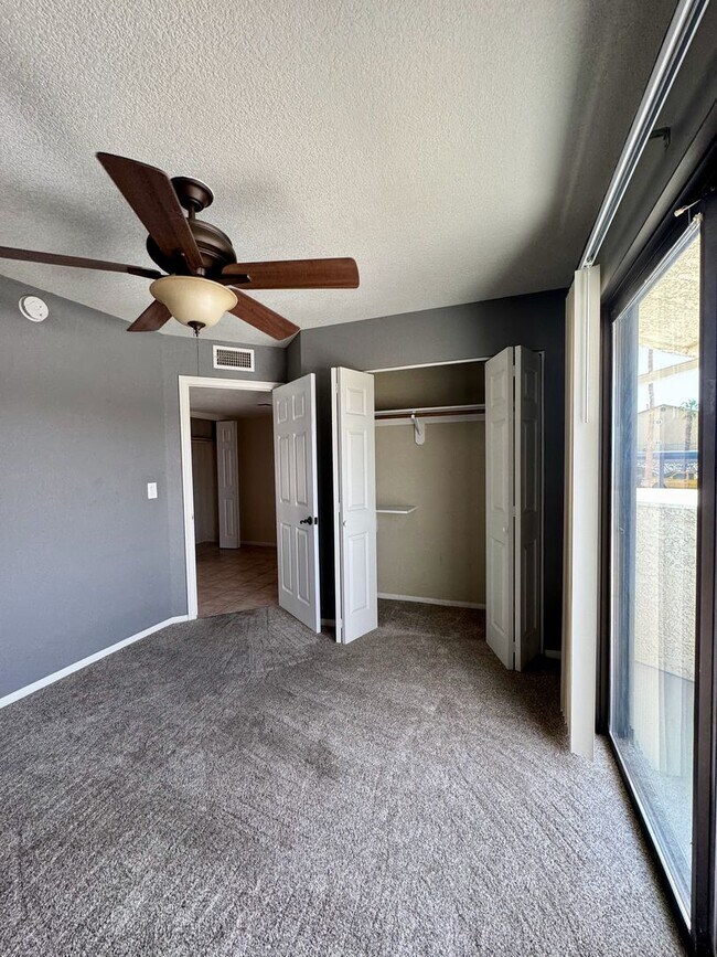 Building Photo - 3-Bedroom Condo with Spectacular Views in ...