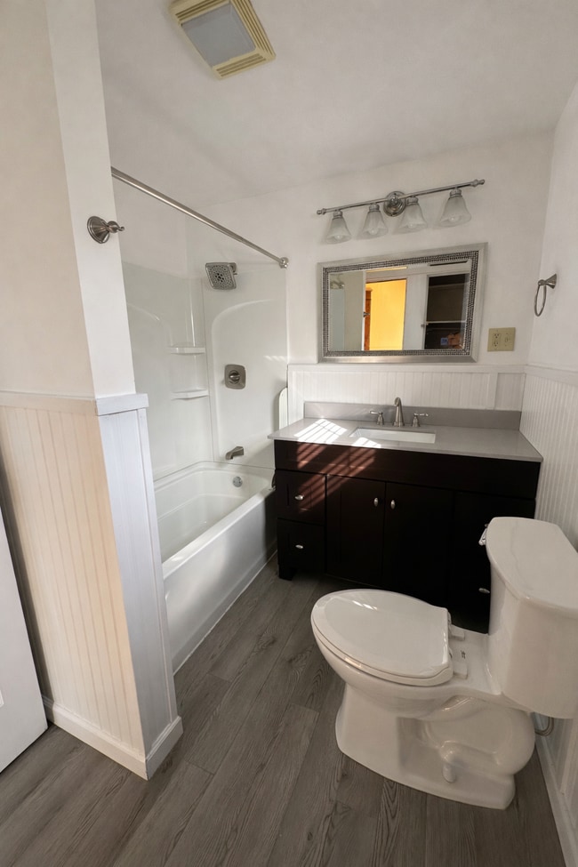 Building Photo - 437 Clark St