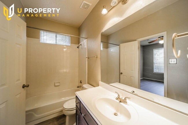 Building Photo - A Sweety Corner Home in Lewisville, Don't ...