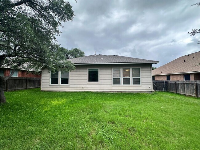Building Photo - 315 Sendero Ln