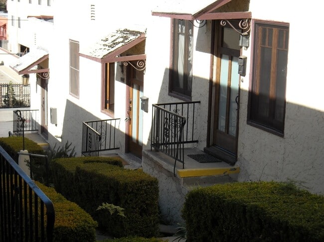 Building Photo - 632 N Virgil Ave