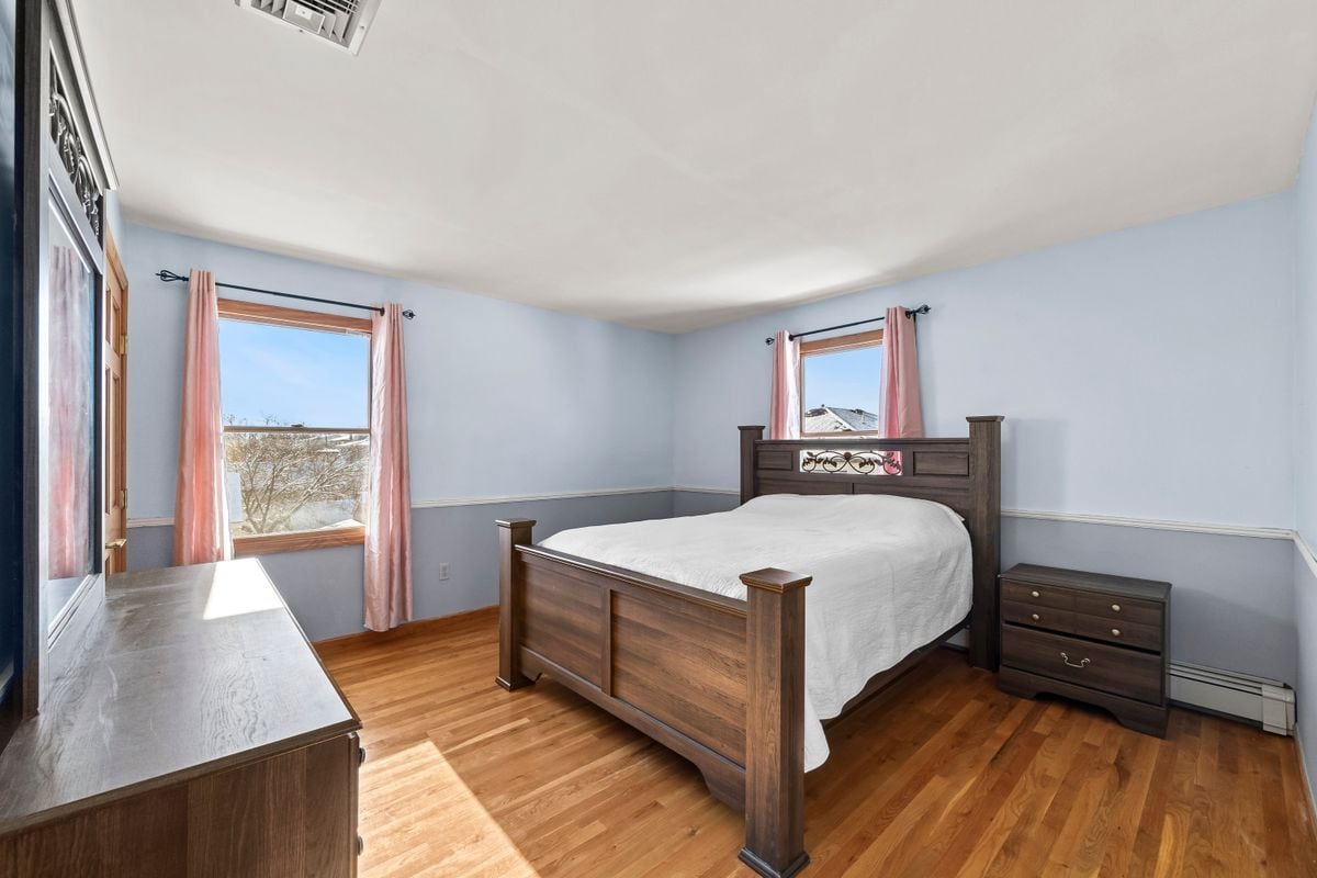 Building Photo - 391 Taylor Ave