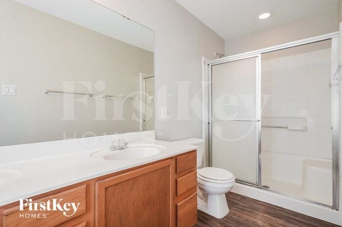 Building Photo - 910 Saxonhill Dr
