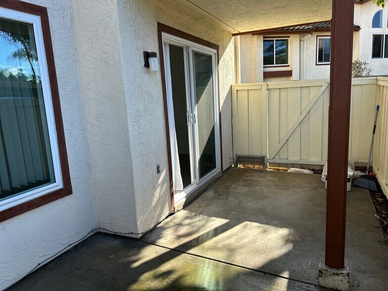 Building Photo - 4070 Porte La Paz