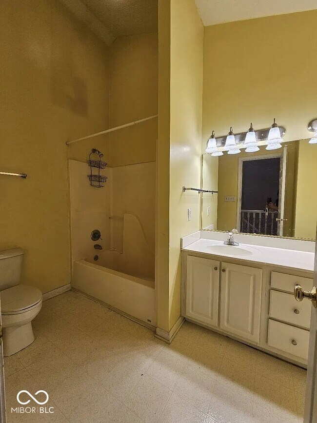 Building Photo - 5757 Spruce Knoll Ct