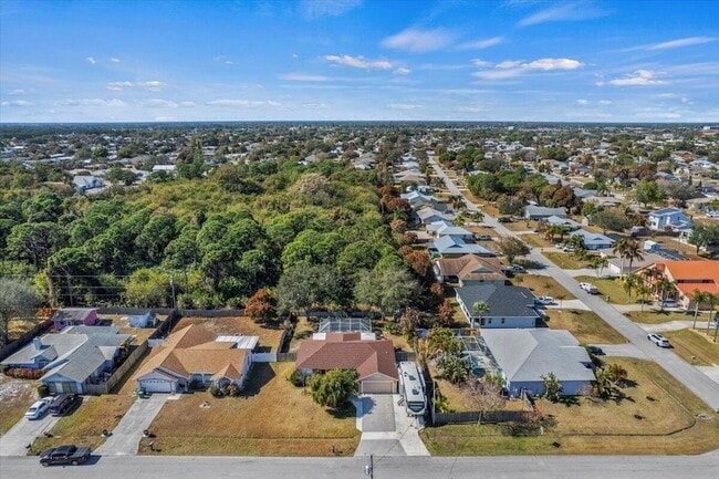 Building Photo - 1960 SE Bowie St