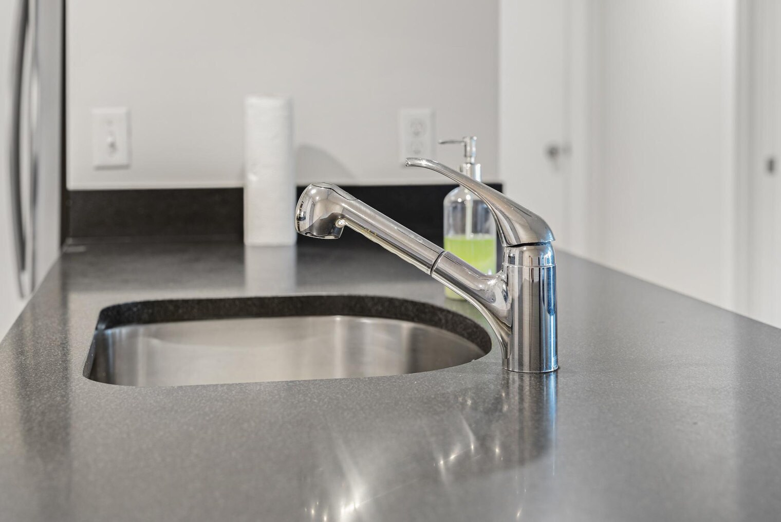 Building Photo - 601 Albany St