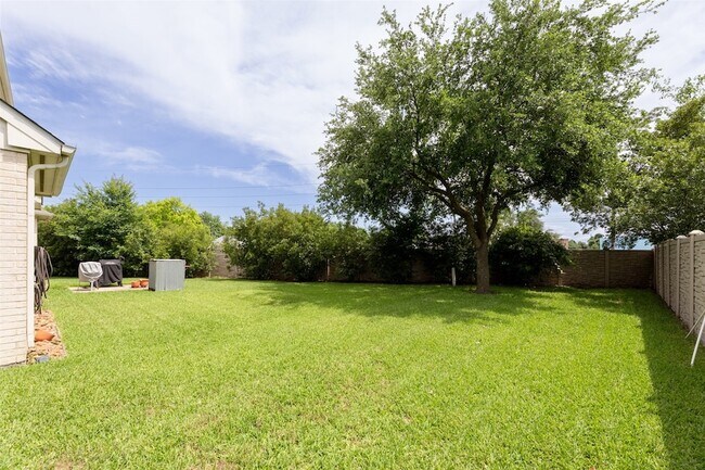 Building Photo - 44 Parkway Pl