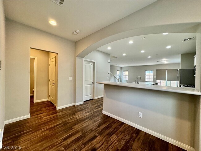Building Photo - 353 Ambitious St