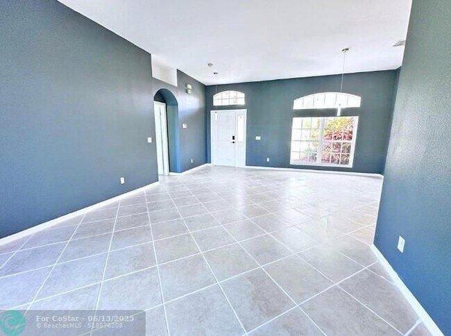 Building Photo - 2811 Serenity Cir S