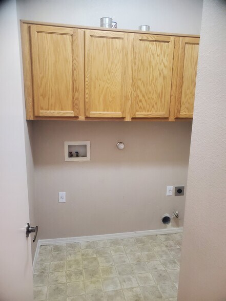 Building Photo - 6800 Vista del Norte Rd NE