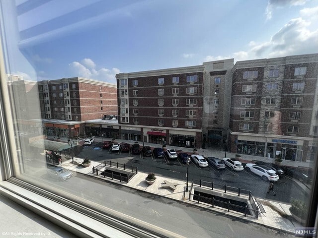 Building Photo - 3303 City