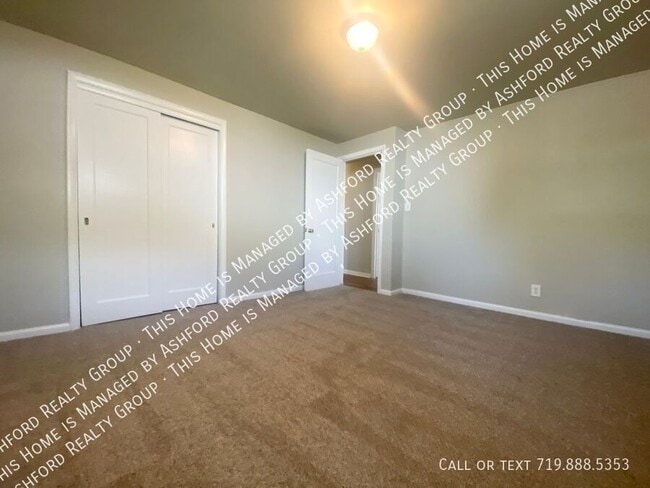 Building Photo - 2215 Bonfoy Ave