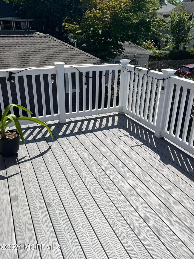 Building Photo - 84 McLaren St