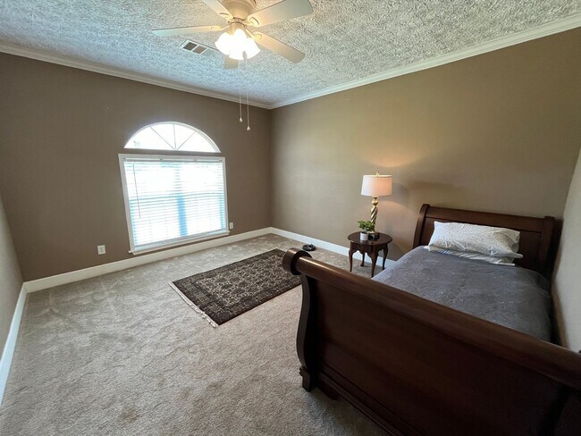 Building Photo - FURNISHED, Horse Farm Dream House