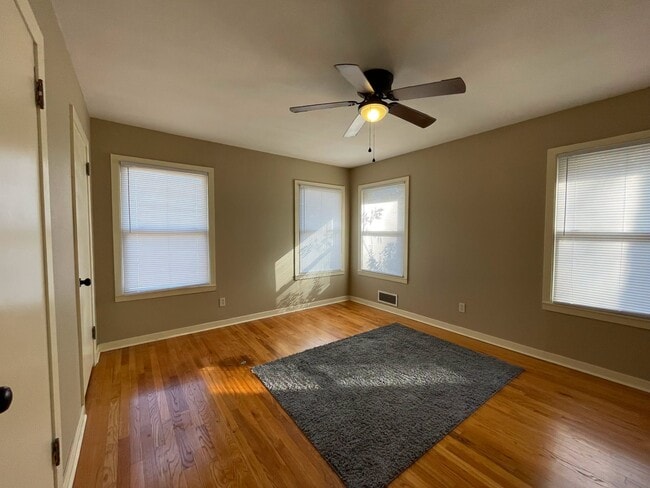 Building Photo - 1004 Cottonwood St