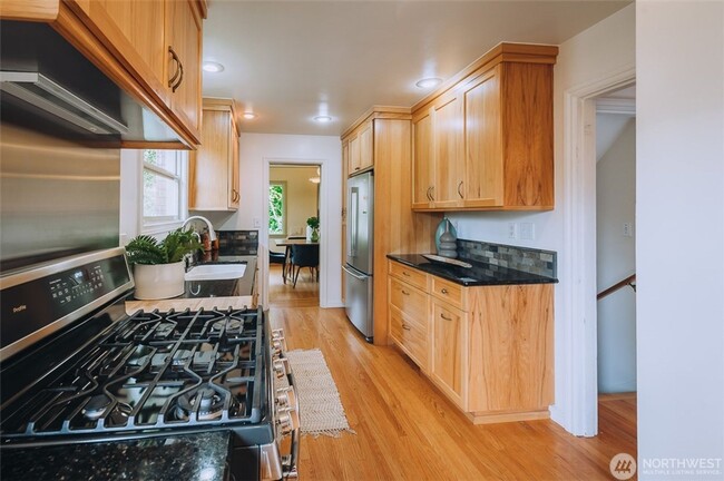 Building Photo - Charming 1940s Classic Brick Home