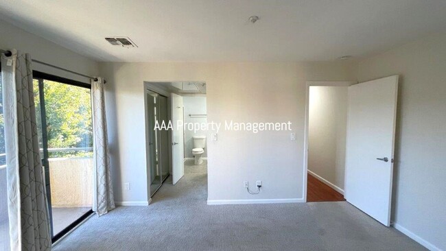 Building Photo - Downtown Walnut Creek! 3rd floor 2 master ...