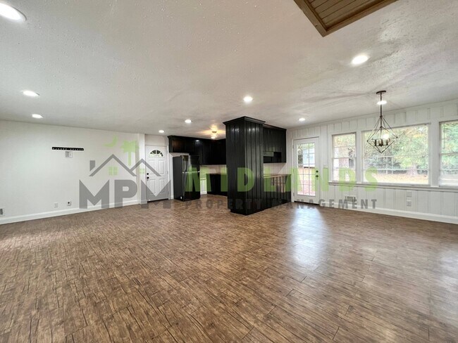Building Photo - 1545 S Beltline Blvd