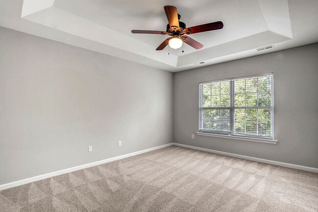 Building Photo - BEAUTIFUL TOWNHOUSE WITH COMMUNITY POOL