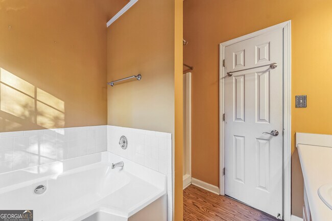 Building Photo - 2945 Highland Hill Pkwy