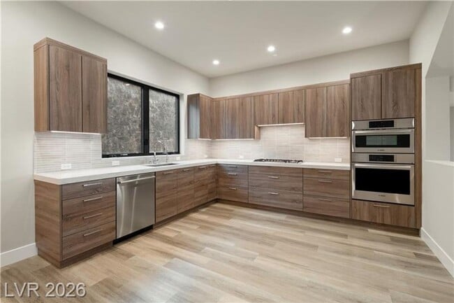 Building Photo - Modern Tri-Story Home in McDonald Highlands