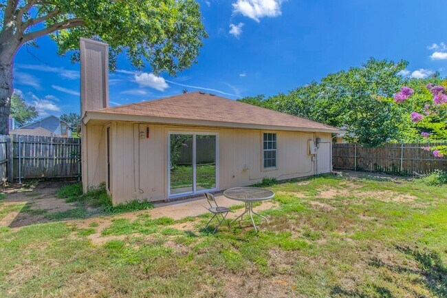 Building Photo - 7512 Down Hill Dr