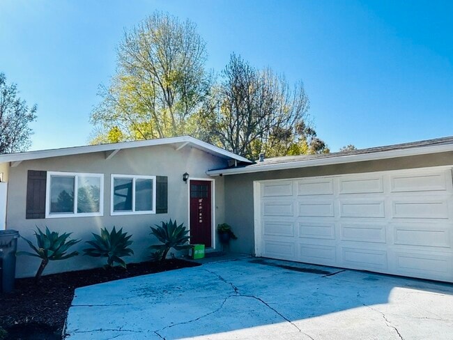 Building Photo - 9145 Fanita Rancho Rd