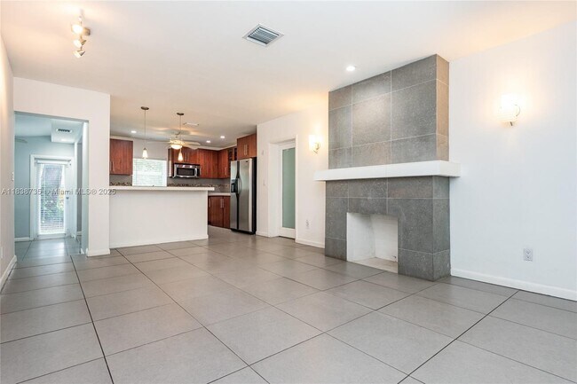 Building Photo - 330 NE 86th St