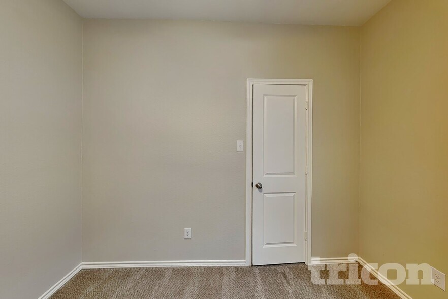 Building Photo - 9125 Nevis Dr