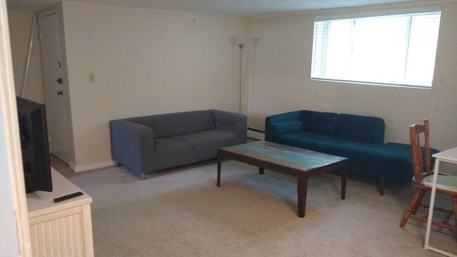 Building Photo - 16 Bryon Rd