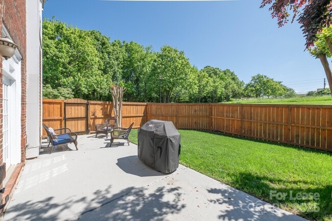 Building Photo - 18524 Mizzenmast Ave