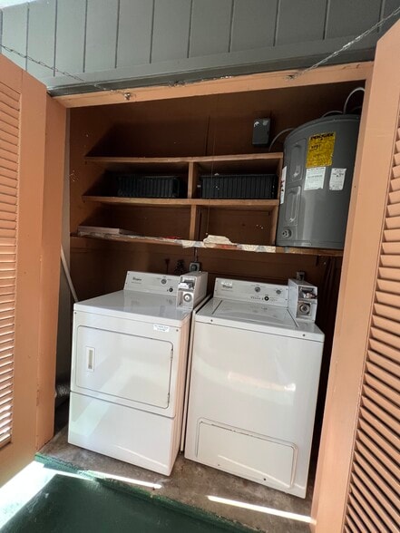 Building Photo - 5851 NE 18th Ave