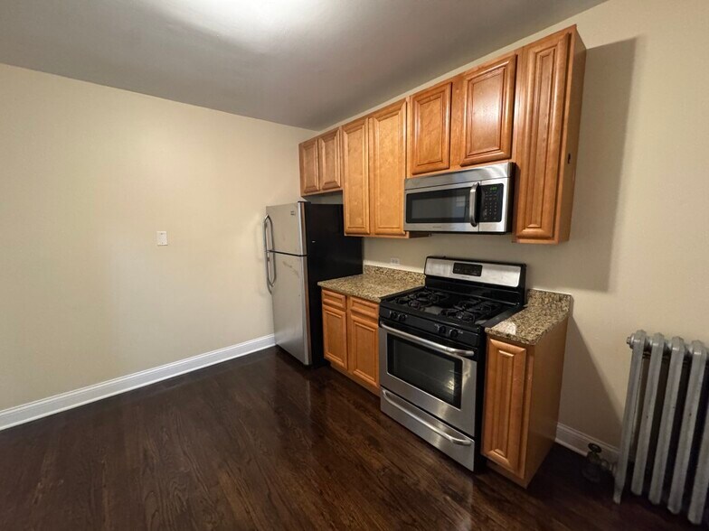 Building Photo - 2510 N LeClaire Ave