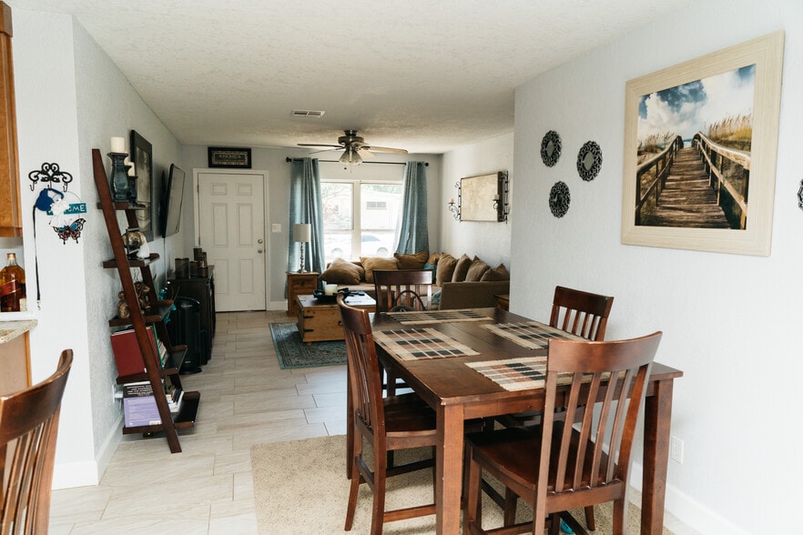 Living room and dining room - 3012 Rogan Rd