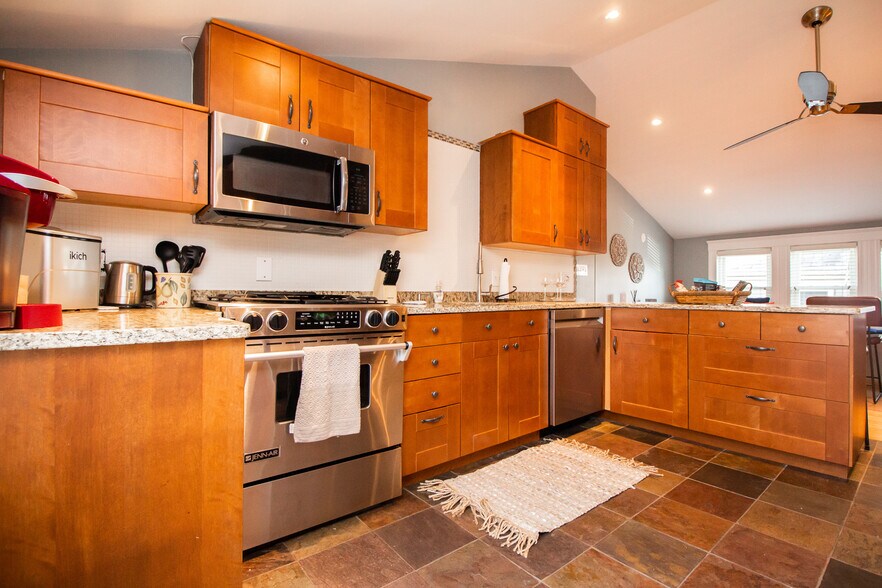 Building Photo - 247 Savin Hill Ave