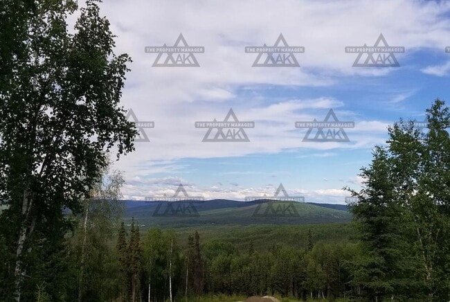 Building Photo - Beautiful 3 bedroom home for rent / Sorry no pets / Heat Included!!