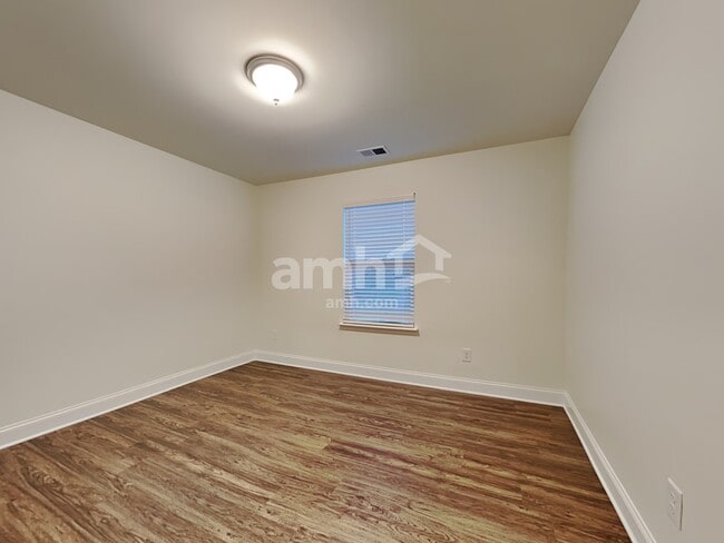 Building Photo - 5180 Hudson Vly Dr