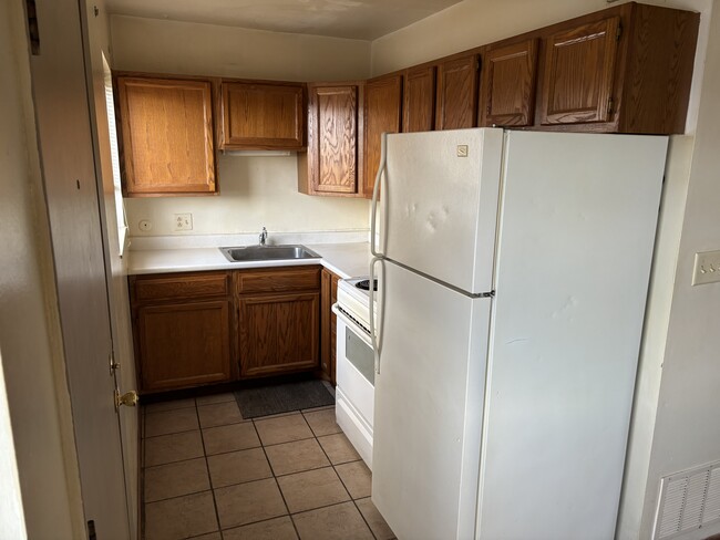 Kitchen - 1908 W Carter St