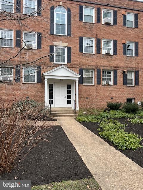 Primary Photo - 5012 Columbia Pike